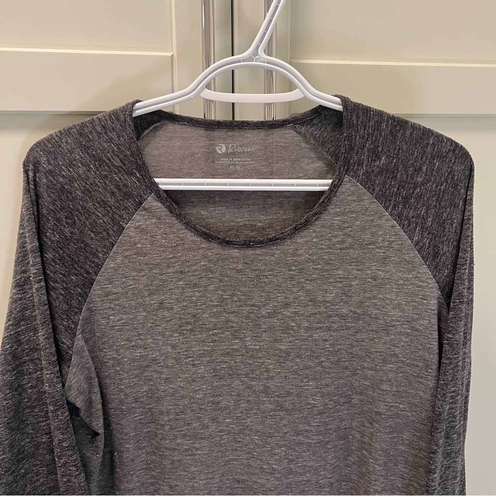 RIPZONE Lightweight Heathered Charcoal & Black Raglan 3/4 Sleeve Shirt | Size XL - Picture 2 of 6